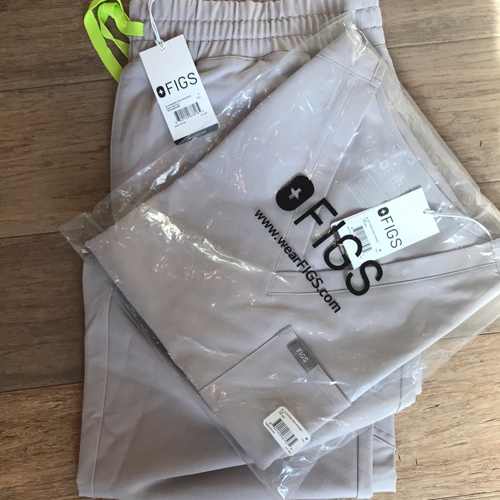 FIGS scrub set